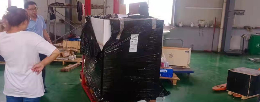 意大利注塑机配件上；∪肟谇骞